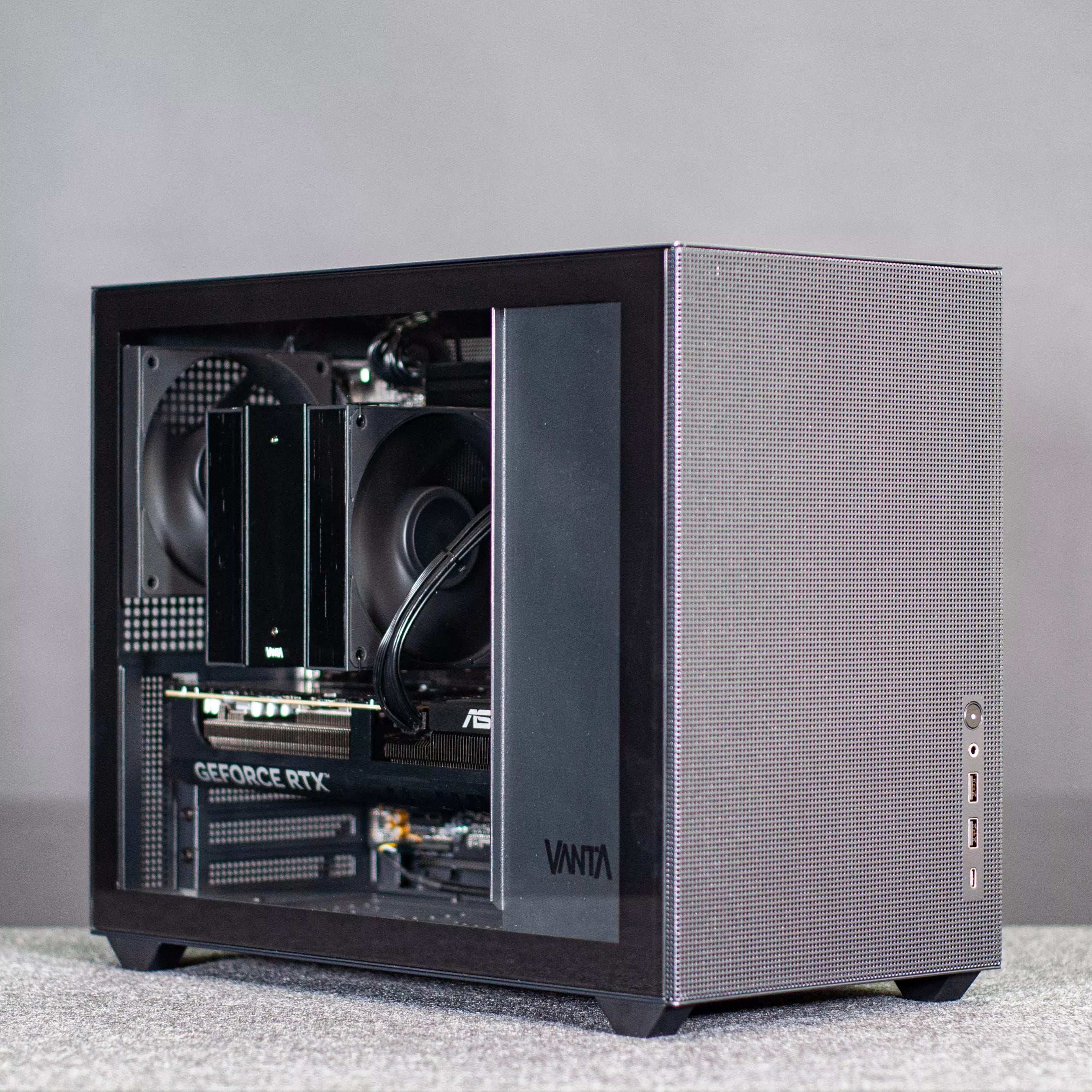 EVA x SuperGear V7 AMD Ryzen 7 7800X3D RTX5070 32GB 1TB Vanta V400-D A